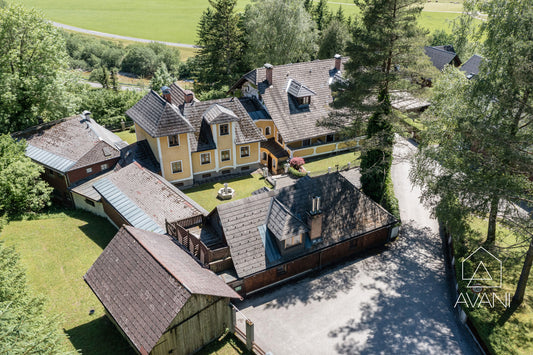 Avani Immobilien Luxury Hunting Lodge Exterior